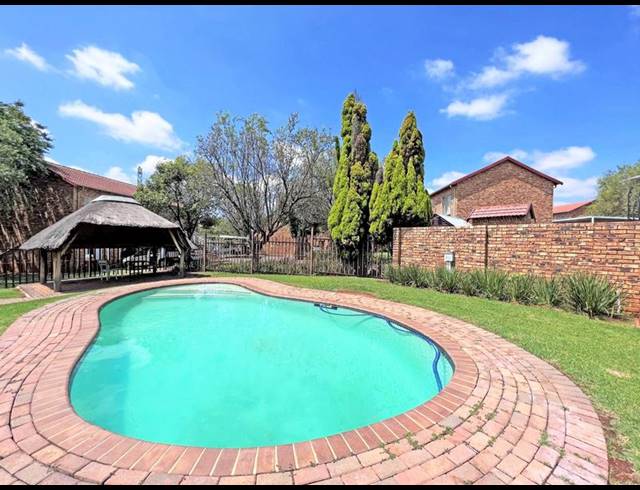 2 BEDROOM APARTMENT FOR SALE IN WILGEHEUWEL